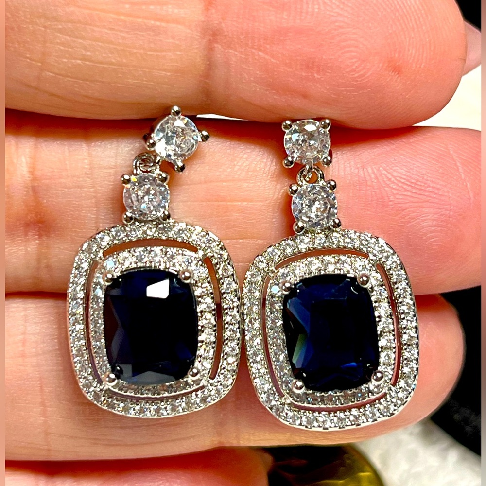 💍pretty sapphire and silver cubic zirconia earrings -fancy